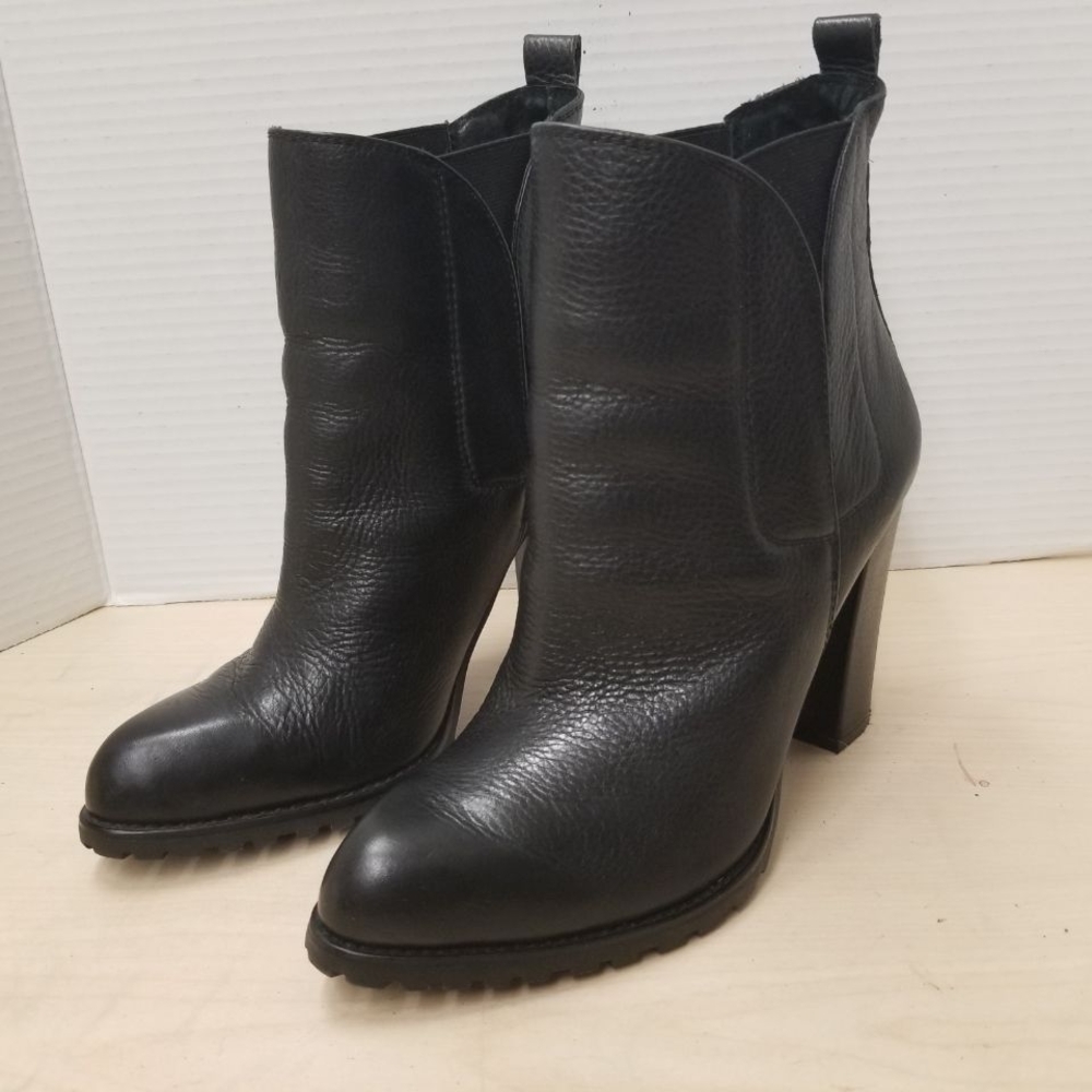 Women's BCBG Energration heel leather ankle shoes size 8
